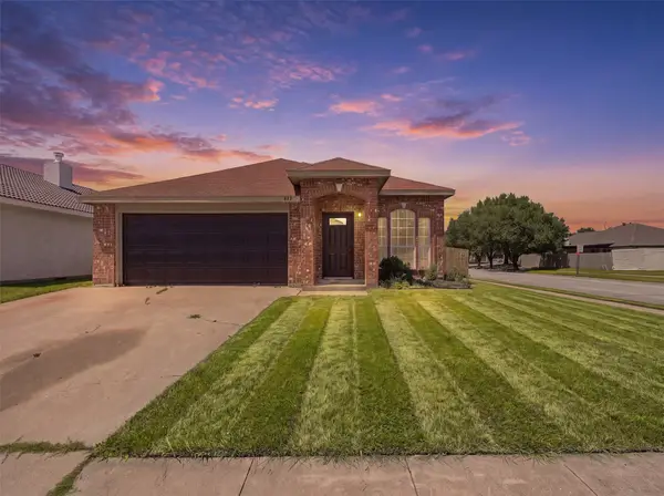 415 Cross Cut Drive, Arlington, TX 76018
