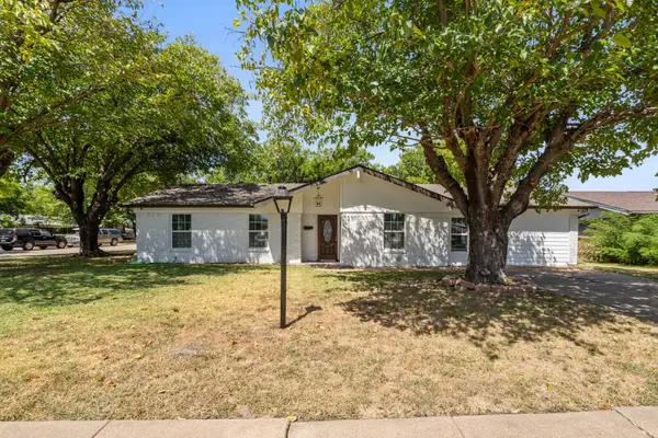 2110 Tompkins Drive, Grand Prairie, TX 75051