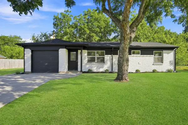 703 Casa Linda Street, Ennis, TX 75119