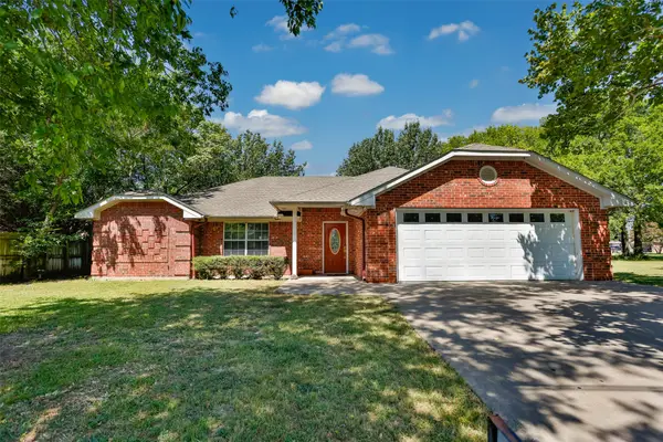 1423 S Howeth Street, Gainesville, TX 76240