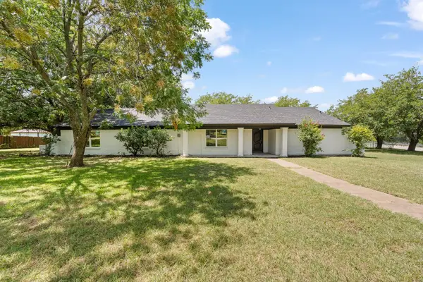 202 Roaring Springs Drive, Joshua, TX 76058