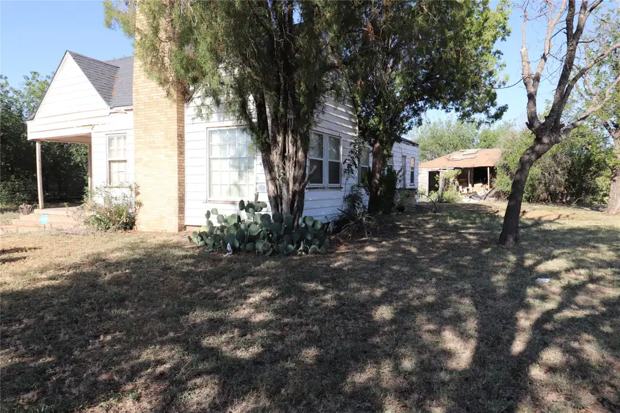 1402 Avenue K, Anson, TX 79501 - #3