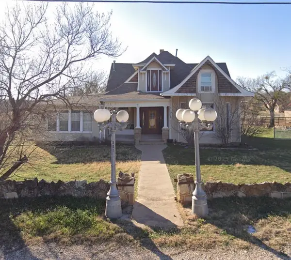 301 N Pettit, Throckmorton, TX 76483