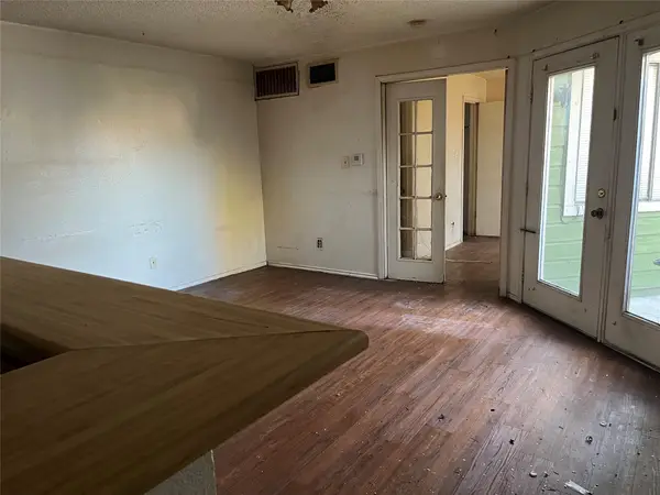 9823 Walnut Street #303, Dallas, TX 75243