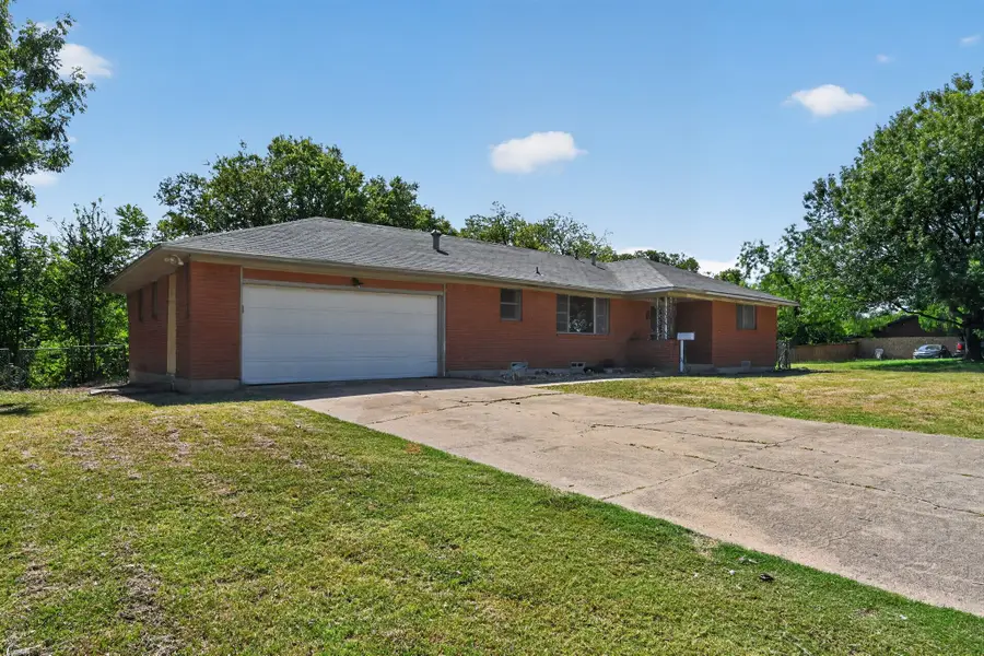 926 SE 5th Street, Grand Prairie, TX 75051 - #2