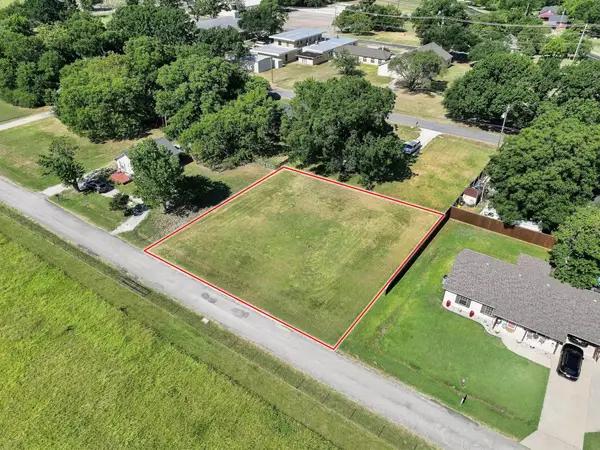1018 Yarbrough Street, Pilot Point, TX 76258