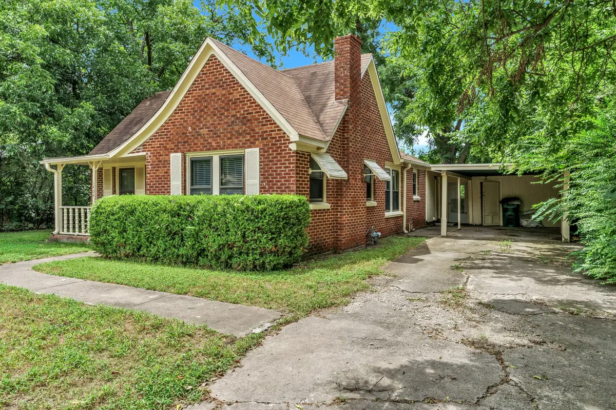 1404 E Tennie Street, Gainesville, TX 76240 - #1