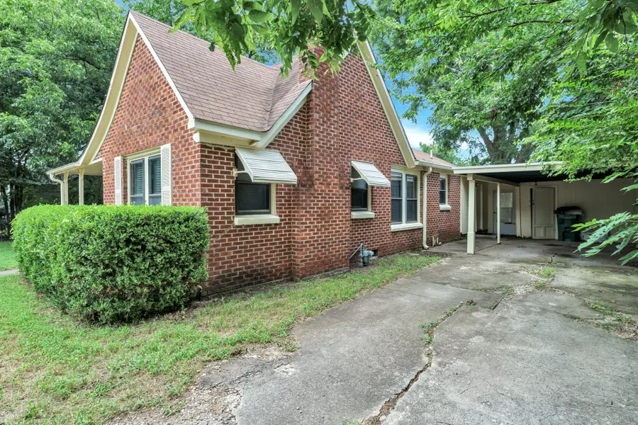 1404 E Tennie Street, Gainesville, TX 76240 - #3