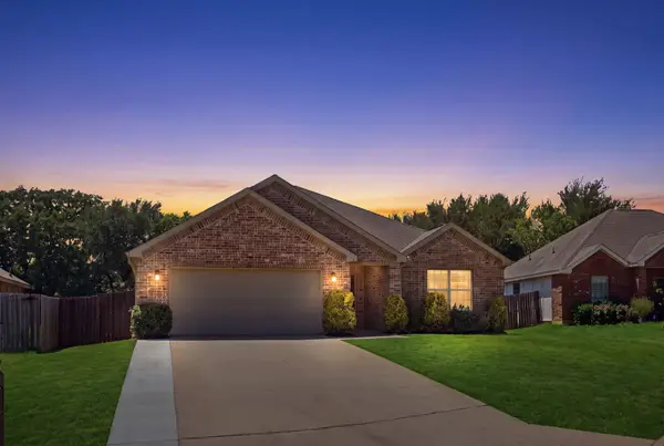 780 Countryside Drive, Aubrey, TX 76227
