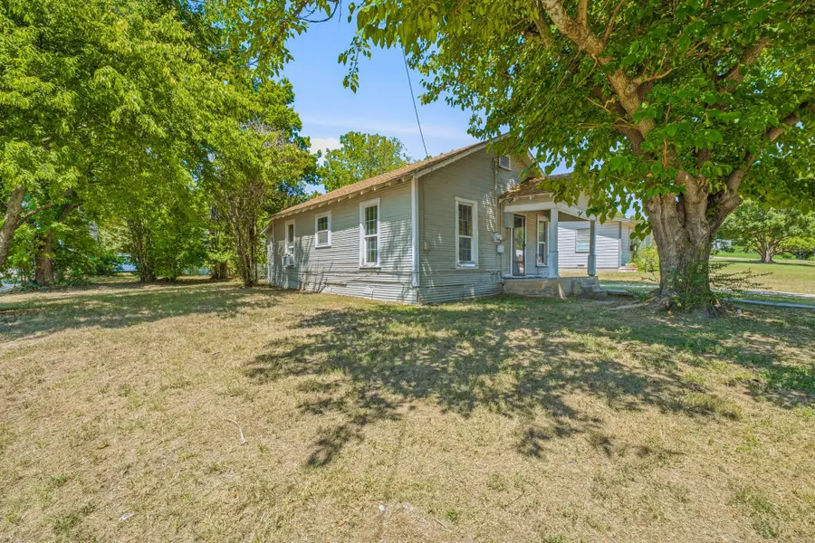 490 S First Avenue, Stephenville, TX 76401 - #2