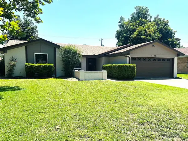 3529 Kelvin Avenue, Fort Worth, TX 76133