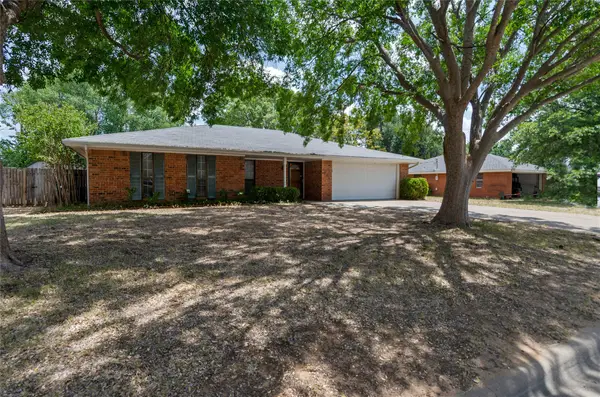 1509 Raborn Drive, Bowie, TX 76230