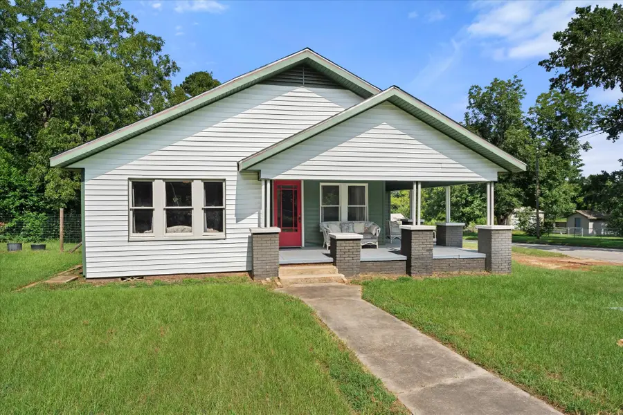402 N Market Street, Grapeland, TX 75844 - #2