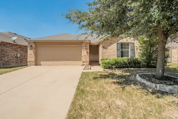 7525 Berrenda Drive, Fort Worth, TX 76131