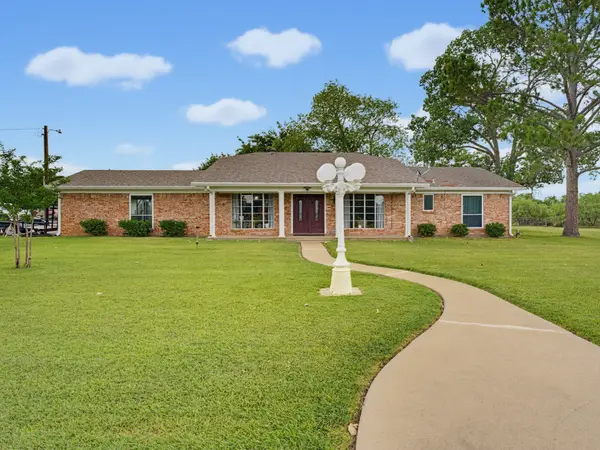 955 County Road 1304, Bridgeport, TX 76426