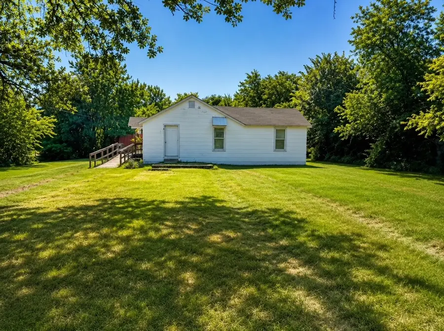 1325 Old Dallas Road, Bellmead, TX 76705 - #2