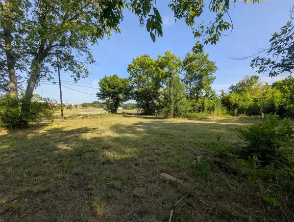 910 N Houston Avenue, Denison, TX 75021