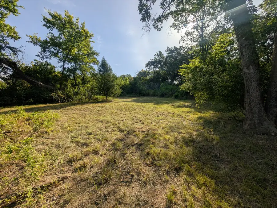910 N Houston Avenue, Denison, TX 75021 - #2