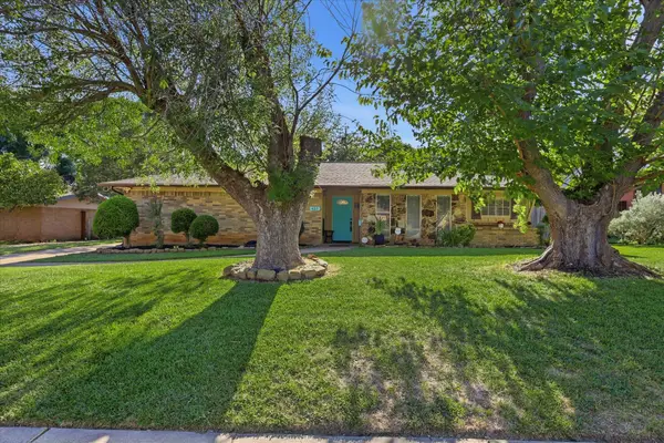 615 Misty Glen Drive, DeSoto, TX 75115