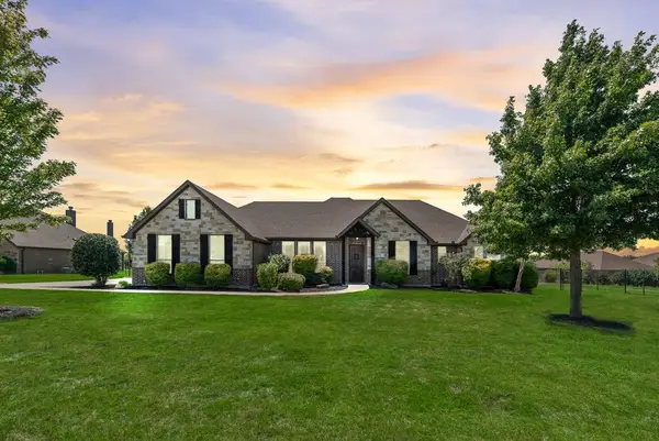 421 Walker Court S, Waxahachie, TX 75167