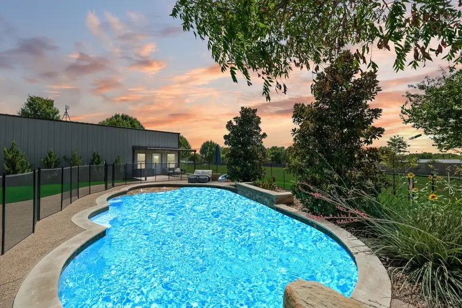 421 Walker Court S, Waxahachie, TX 75167 - #2