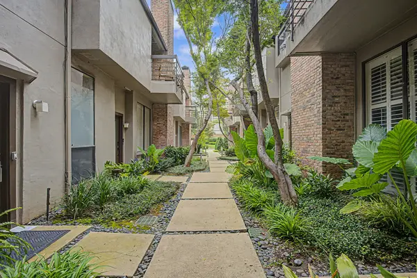 3948 Buena Vista Street #106, Dallas, TX 75204