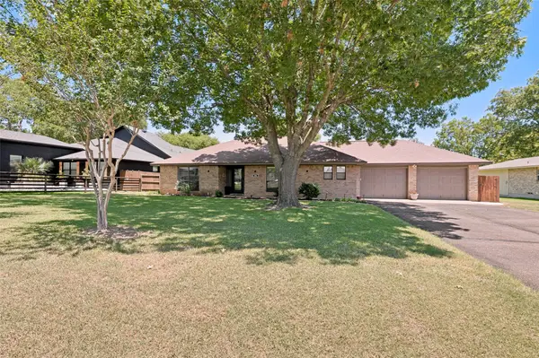 226 Oakwood Drive, Lancaster, TX 75146