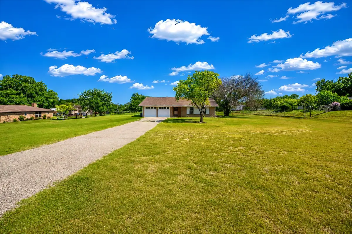 2102 Hill Top Circle, Weatherford, TX 76085 - #1