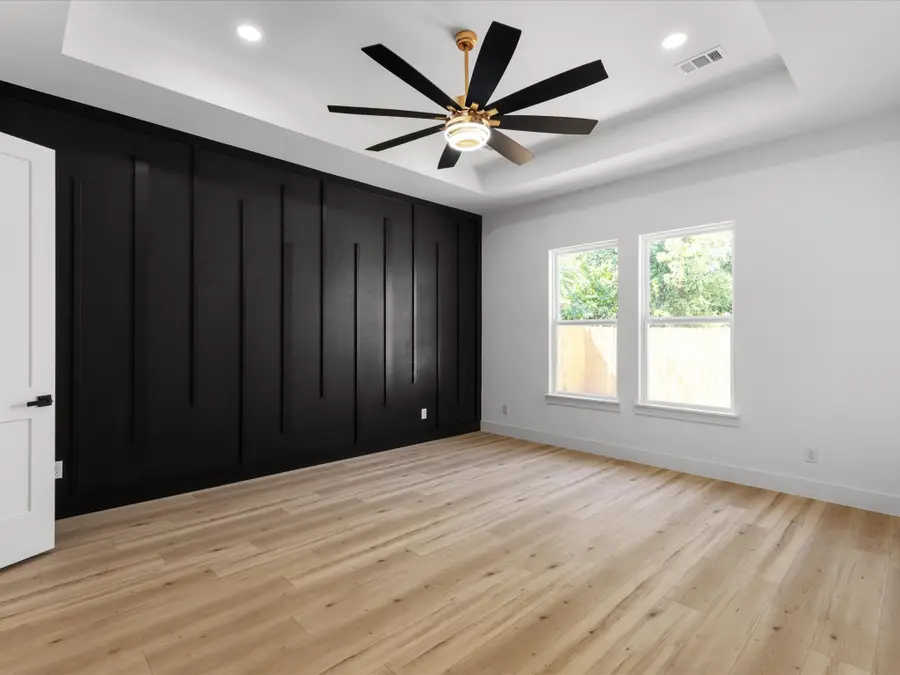 4233 Avenue H, Fort Worth, TX 76105 - #3