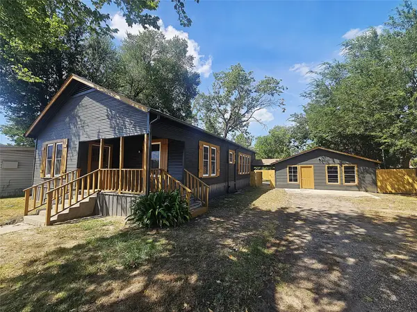 305 W Sabine Street, Groesbeck, TX 76642
