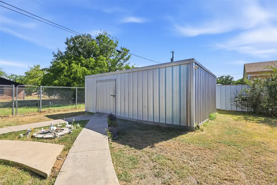 2107 10th Street, Mineral Wells, TX 76067 - #2