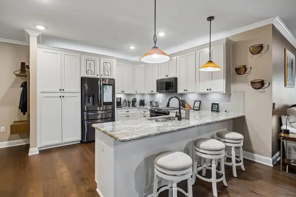 1735 Wittington Place #3207, Farmers Branch, TX 75234