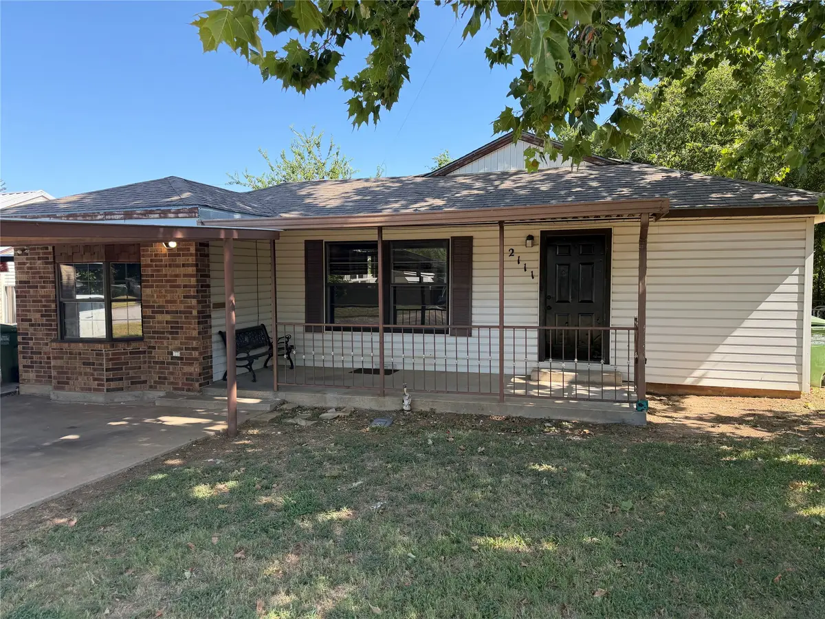 2111 SE 19th Street, Mineral Wells, TX 76067 - #1