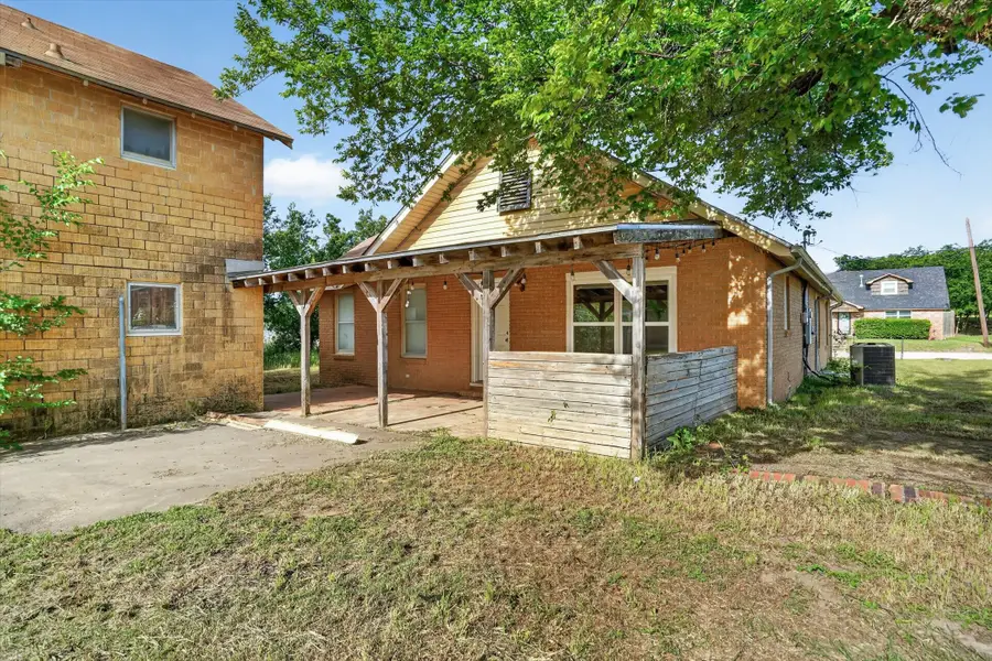 320 & 316 N 2nd Street, Jacksboro, TX 76458 - #2