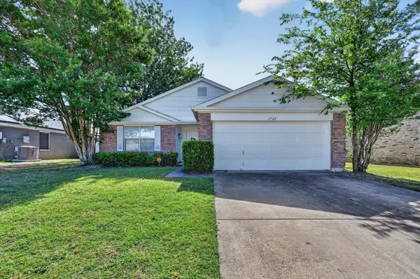 1720 Dartmouth Drive, Glenn Heights, TX 75154