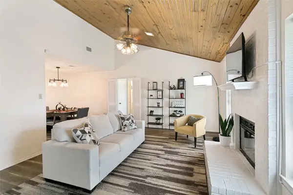 1006 Riverchase Street, Benbrook, TX 76126