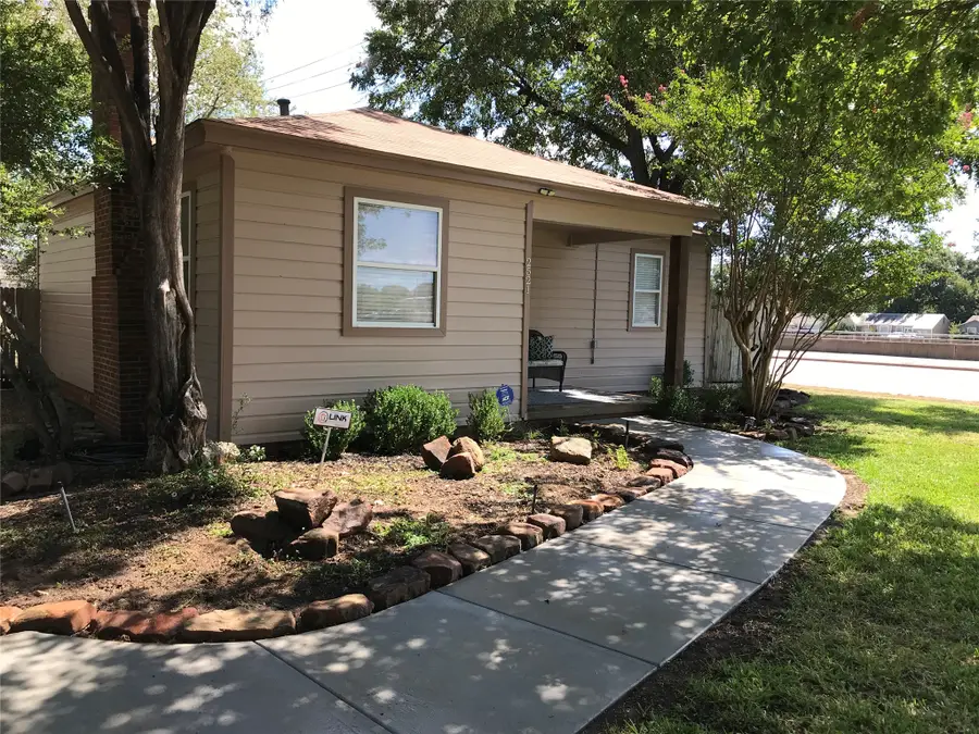 2521 Littlepage Street, Fort Worth, TX 76107 - #2