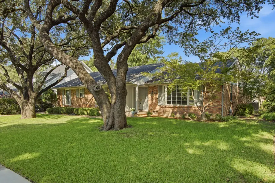 939 Blue Lake Circle, Richardson, TX 75080 - #2