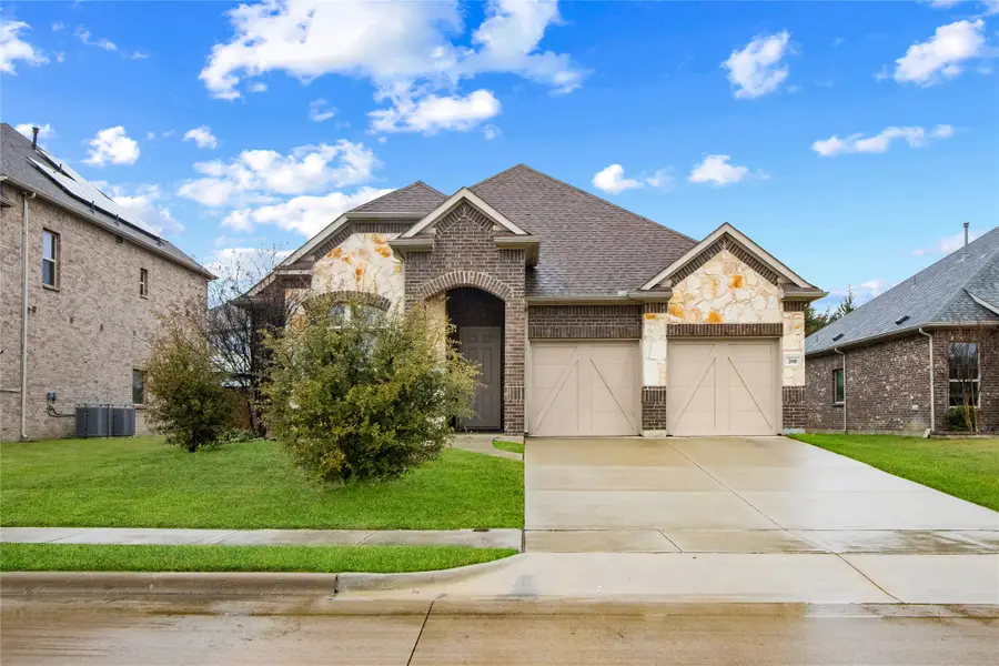 208 Burberry Drive, Grand Prairie, TX 75052 - #2