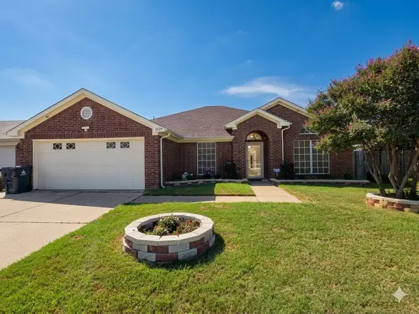 1629 Loveland Drive, Arlington, TX 76018