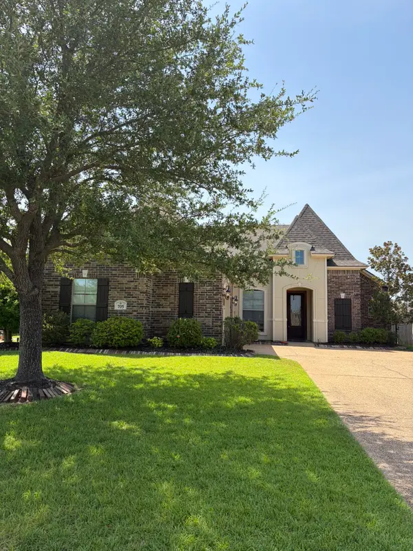 705 Saint Martins Lane, Bossier City, LA 71111