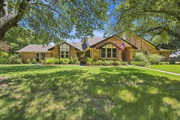 210 Rock Springs Court, Waxahachie, TX 75165