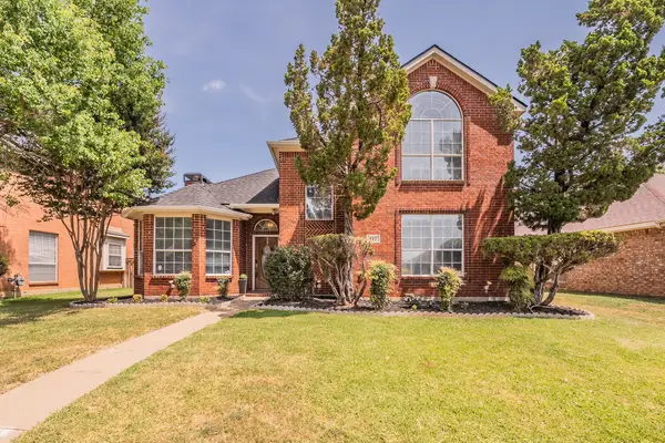 812 Chaparral Drive, Grand Prairie, TX 75052