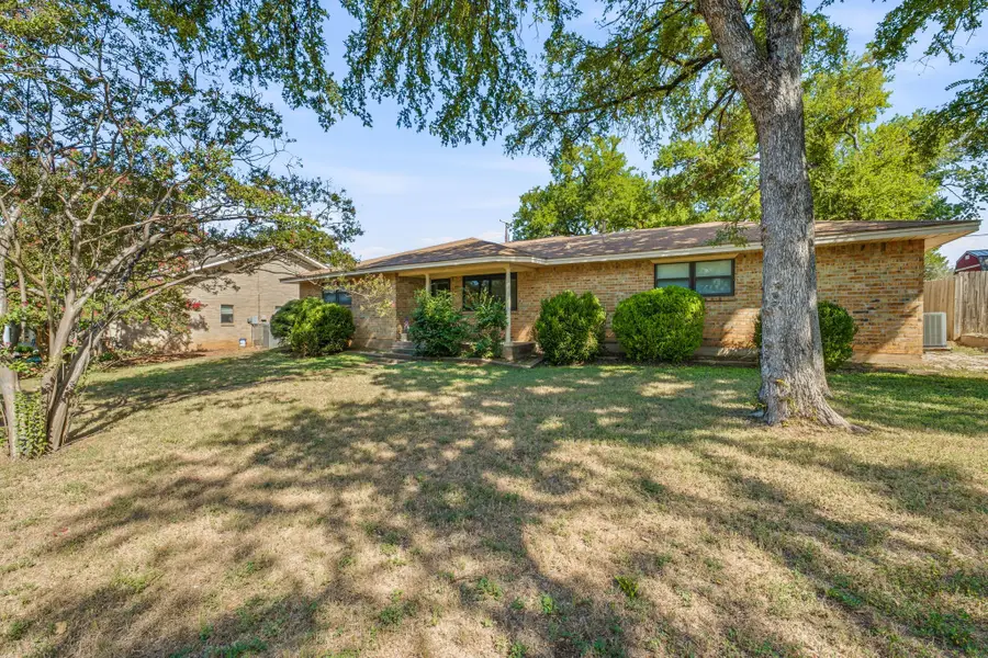 904 Spanish Trail Drive, Granbury, TX 76048 - #2