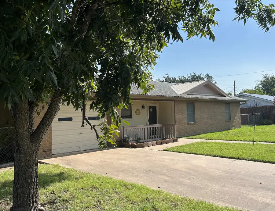 1810 Peach, Goldthwaite, TX 76844 - #2