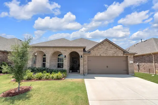 11120 Ranchera Drive, Aubrey, TX 76227