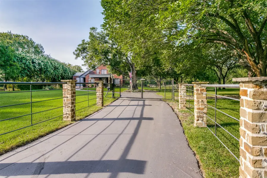 1290 Fox Lane, Burleson, TX 76028 - #2