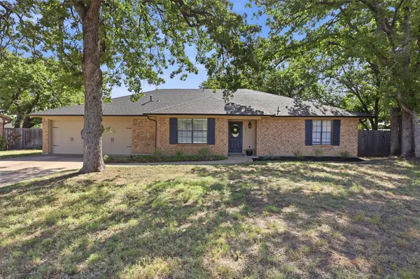 3811 Helmsford Drive, Arlington, TX 76016
