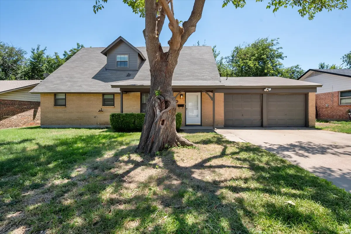 800 E Bovell Street, Crowley, TX 76036 - #1