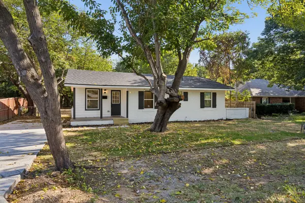 238 Oakwood Circle, Shady Shores, TX 76208
